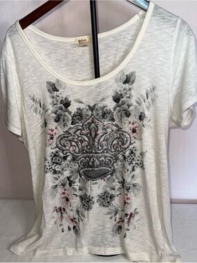 Madison & Berkeley Cream Scoop Neck Tee with Black Floral Crest Graphic